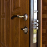La porta d’ingresso è uno degli elementi più importanti di una casa, capace di garantire la sicurezza e il comfort dei suoi abitanti.